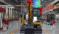 Máy xúc thứ 100.000  đã lăn bánh thành công khỏi dây chuyền sản xuất tại LiuGong 