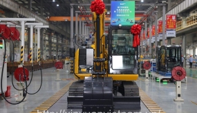 Máy xúc thứ 100.000  đã lăn bánh thành công khỏi dây chuyền sản xuất tại LiuGong 