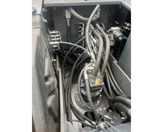 Máy xúc đào Xinyuan XYC150W