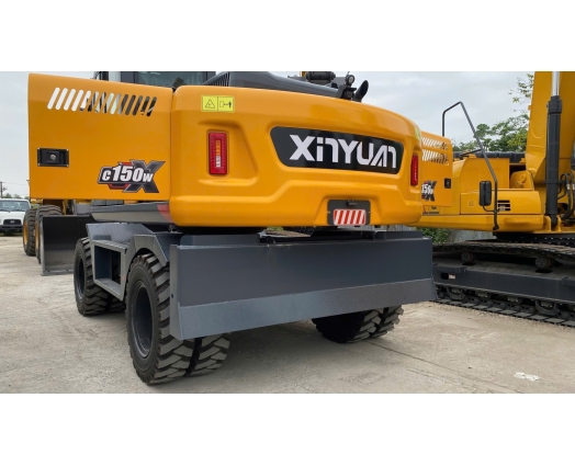 Máy xúc đào Xinyuan XYC150W