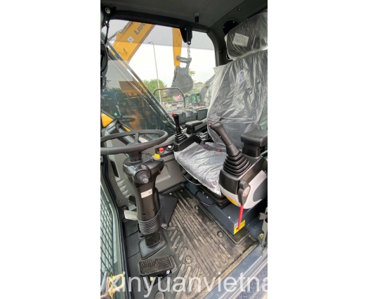 Máy xúc đào Xinyuan XYC150W